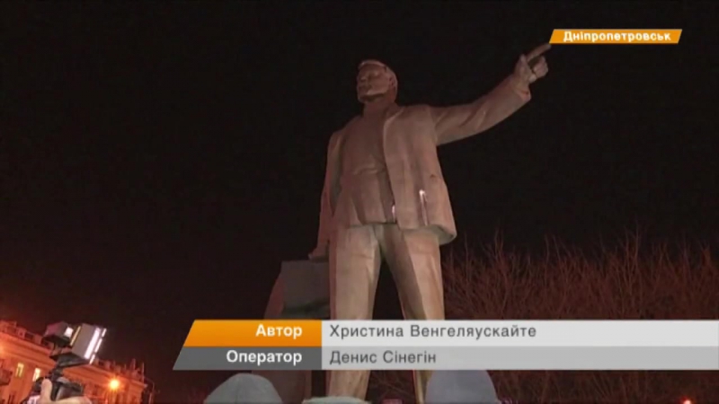 В днепропетровске вандалы снесли памятник григорию петровскому