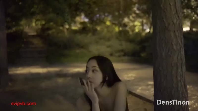 Гуляет porn video – [abhs] asian,азиатка голая гуляет по городу