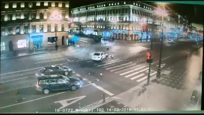 Ночное дтп на невском таксист пролетел на красный, трое пострадавших