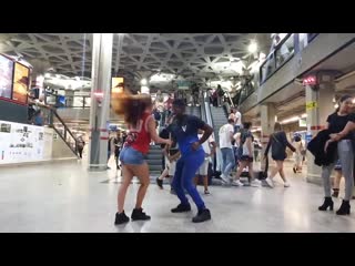 Ofrezco bailar salsa venezolana vs peruana se animan miren qué sucede