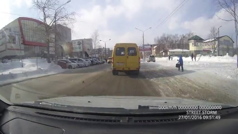 Маршрутчик проехал мимо ребенка! 45 маршрут номер к620ем! репост!