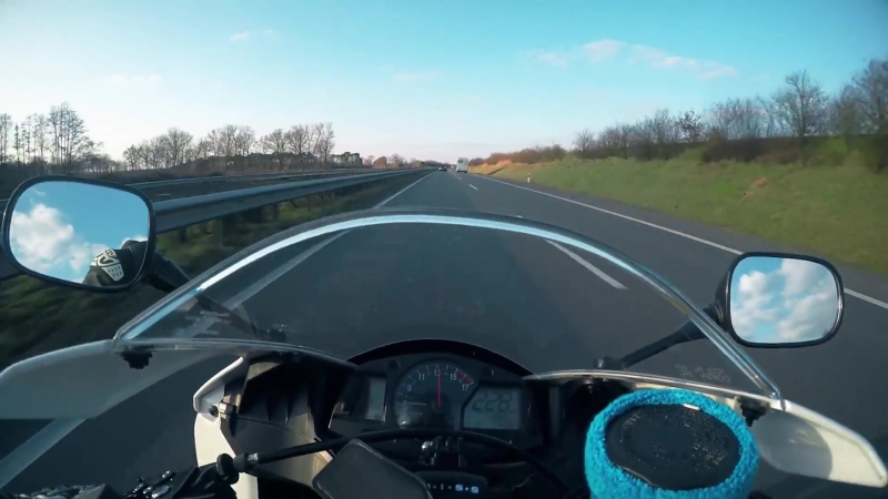 Bugatti veyron vs yamaha r1 vs honda cbr600rr