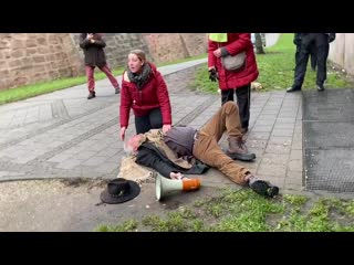 Auf ex polizist karl hilz (720 p)