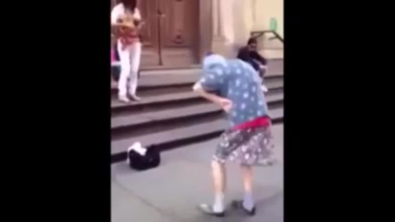 Цыганка танцует что бы ей кидали деньги и она теперь богатый уебак а ты нет пососи слава что ты сделал