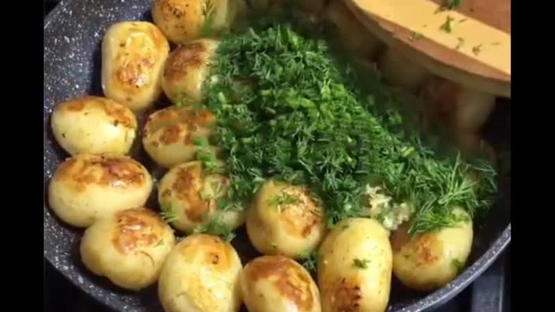 Молодая картошечка с чесночком и укропом