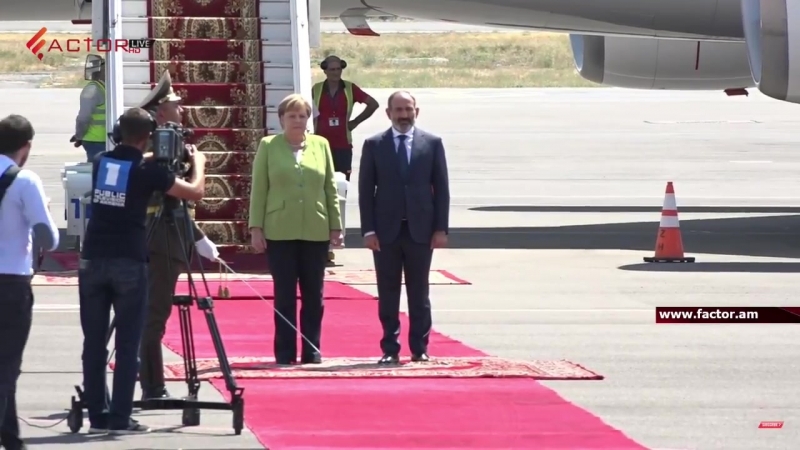 Վարչապետ նիկոլ փաշինյանն օդանավակայանում դիմավորեց անգելա մերկելին