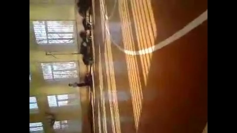 Гринько переодевается на физре перед всем классом