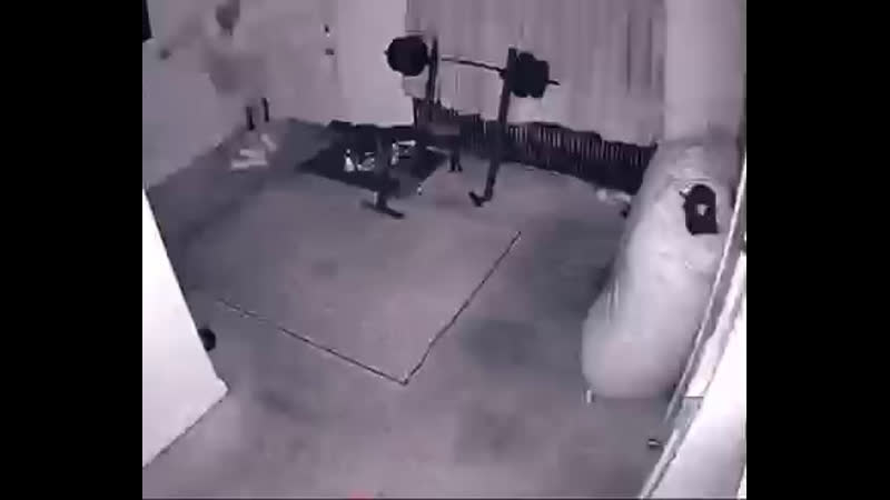 Когда пытаешься ночью тихо домой