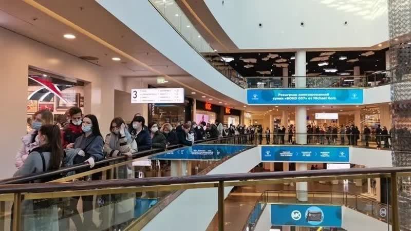 «народ очнулся» в «галерее» небывалые очереди на вакцинацию от коронавируса