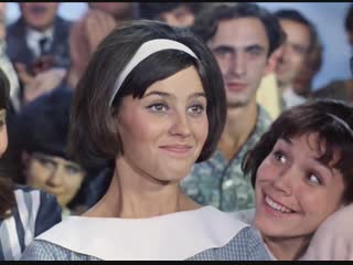 Это студентка, комсомолка, спортсменка, наконец, она просто красавица! каазская пленница 1966 г