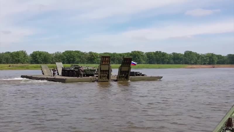 Наведение паромной переправы военными инженерами через реку белую в башкирии