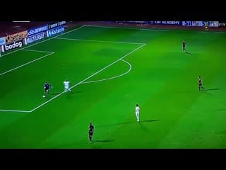 O goleiro jean sai jogando errado e claudinho manda por cobertura atlético go 0x1 red bull bragantino