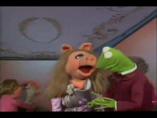 Kermit and miss piggy i won't dance (s2e10)