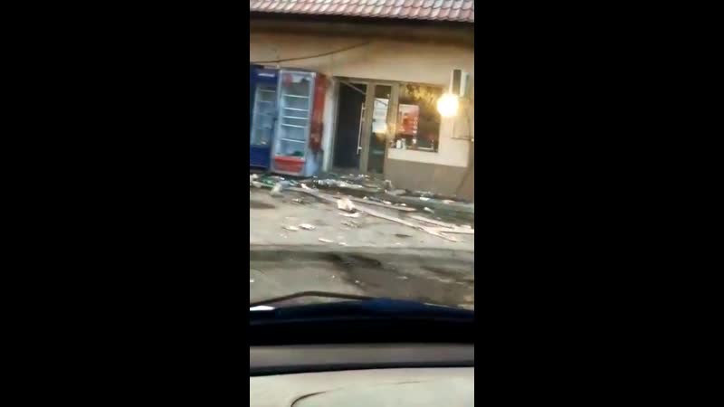 Азербайджанские бойцы патрулируют очередной освобожденный город в карабахе