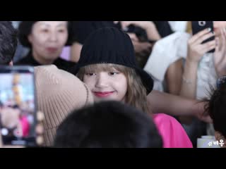 190609 lisa @ incheon airport (korea) from macao airport (macao, china)