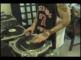 Sid wilson (dj starscream from slipknot) playing turntables 2