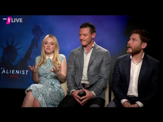 Luke evans, daniel brühl and dakota fanning in 1live interview