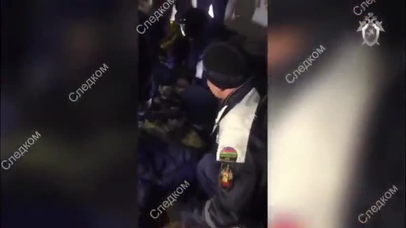 На кубани сосед молодые 18 летнюю девочку и выбросил в выгребную яму