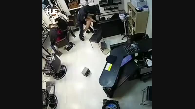 В казани полицейские поймали неадеквата с голым задом