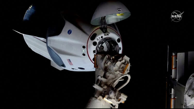 Прямой эфир стыкоа корабля crew dragon с мкс