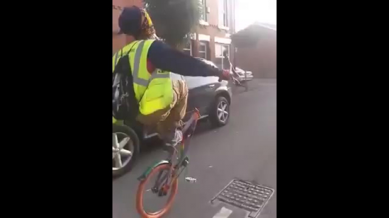 Вилли на велосипеде без переднего колеса