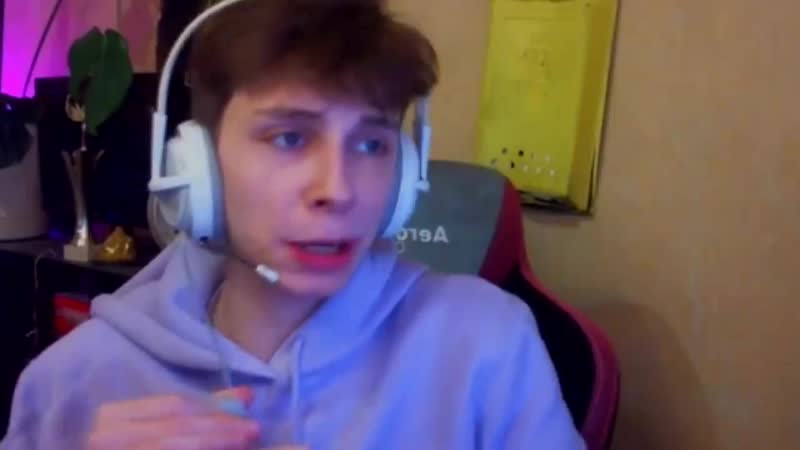 [bomba rofls] sexbomba3131 угарает над бычарами в чат рулетке и отжимается для подписчиков