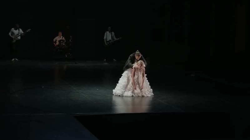 She contemporary dance performance mn dance company