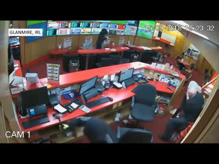 Пенсионер помог отбить атаку в баре