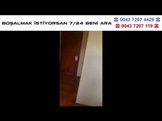 Türk eşi̇ni̇ si̇kti̇ren koca karisini banyoda çeki̇yor