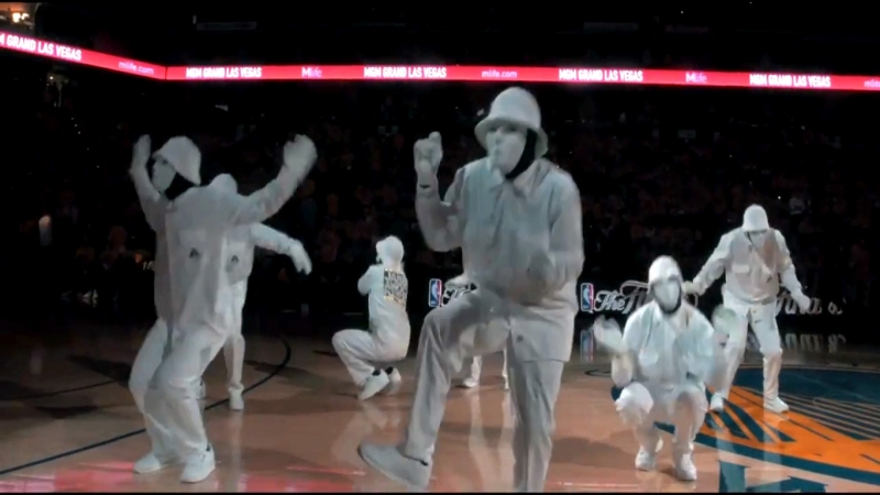 Очень крутой танец от jabbawockeez на финале nba 2016