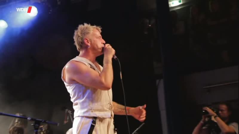 In extremo siehst du das licht, frei zu sein &amp; küss mich (20 wahre jahre unplugged auf dem rhein)