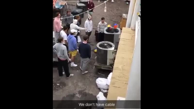 Подпольные битвы надувных мячей