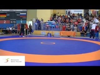 Osiyo ayol uning yuzida konfet bor Ukraina etuklar porno