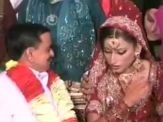 Little man of mirpur, kashmir get love marriage with a beautiful girl