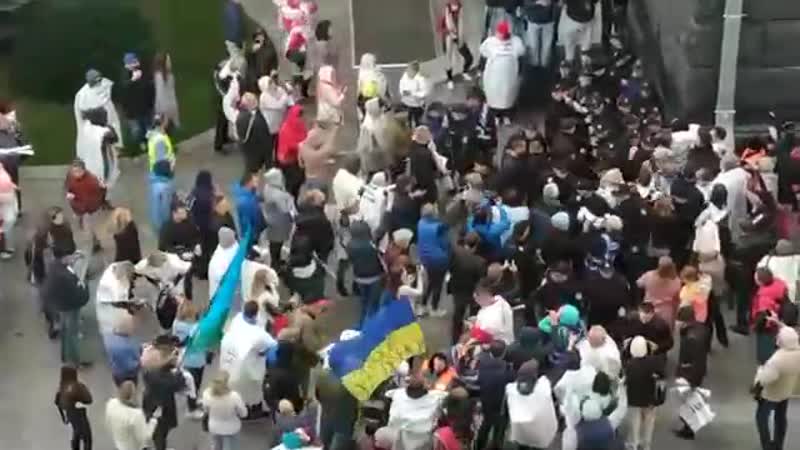 Первая драка под офисом владимира зеленского