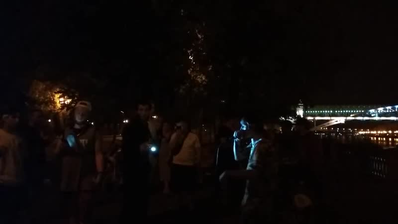 Москва 479 вечером в парке на нескучном саду парк нескучный сад культуры и отдыха пкио летом ночью