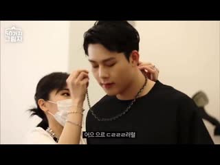 Jooheon squatting down so the stylists can reach his tall ass i’m feelings things!!