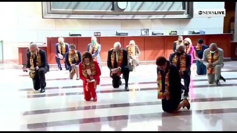 Нэнси пелоси встала на колено на церемонии прощания с джорджем флойдом