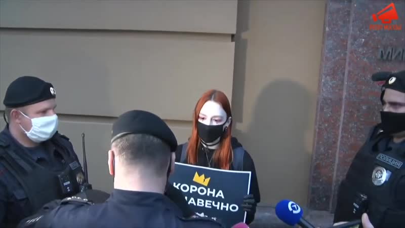 Задержания полицией пикетирующих против задержания журналиста эхо москвы в москве