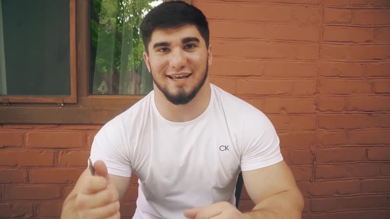 Спальня как у "принцессы", отец спортсмен продает арбузы как живет "чеченский халк"