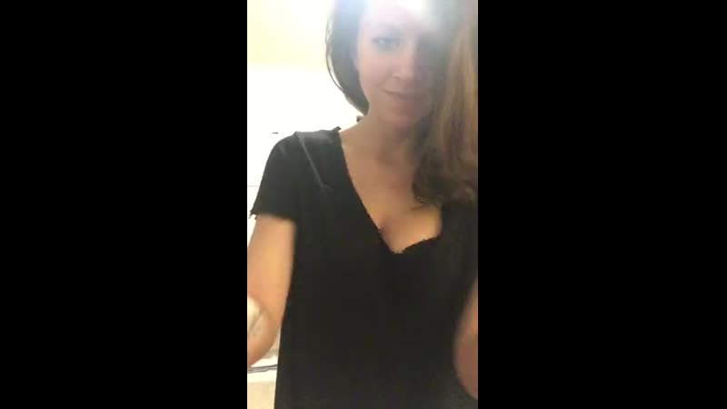 Bezuprechnaya sisyastaya devushka razdevaetsya mp4