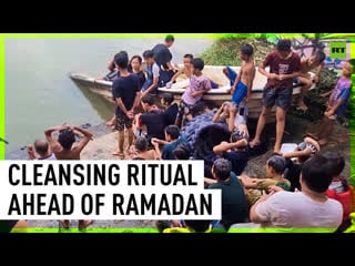 Indonesians take part in cleansing ritual ahead of ramadan in tangerang