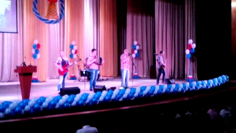 Торжественное вручение дипломов 27 06 2015 выступление группы "какая разница"