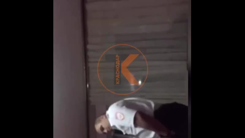 В темрюке полиция силовыми методами разогнала вписку молодые