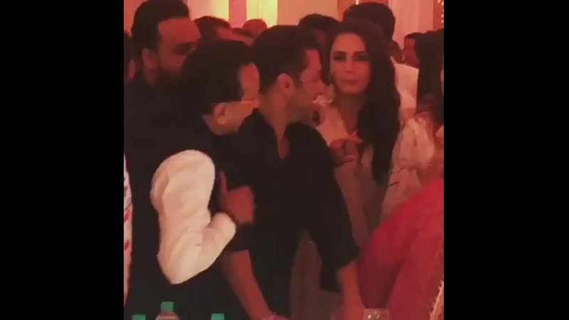 Salman khan with babasiddique and sister alvira 3 दन मे