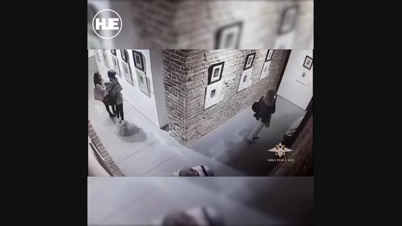 Девушек, которые повредили полотно сальвадора дали, оправдали