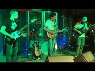 Стриптиз в badland bar