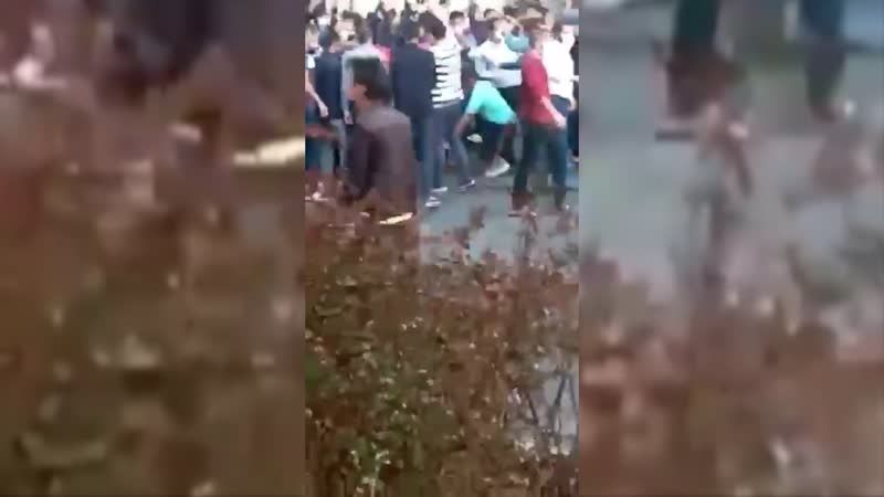 Этнические азербайджанцы,проживающие в иранских городах вышли в четверг на улицы в поддержку баку