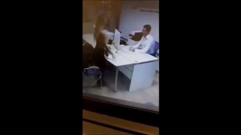 В казани девушка при оформлении займа показала обнаженную грудь