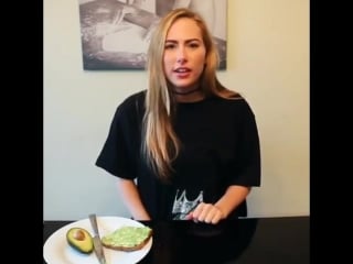 Carter cruise завтракает и пьет водку